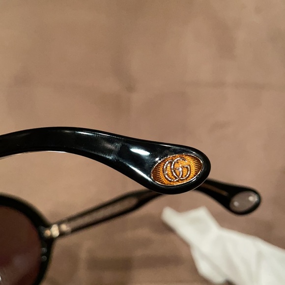 Too big for my face - Picture 3 of 11